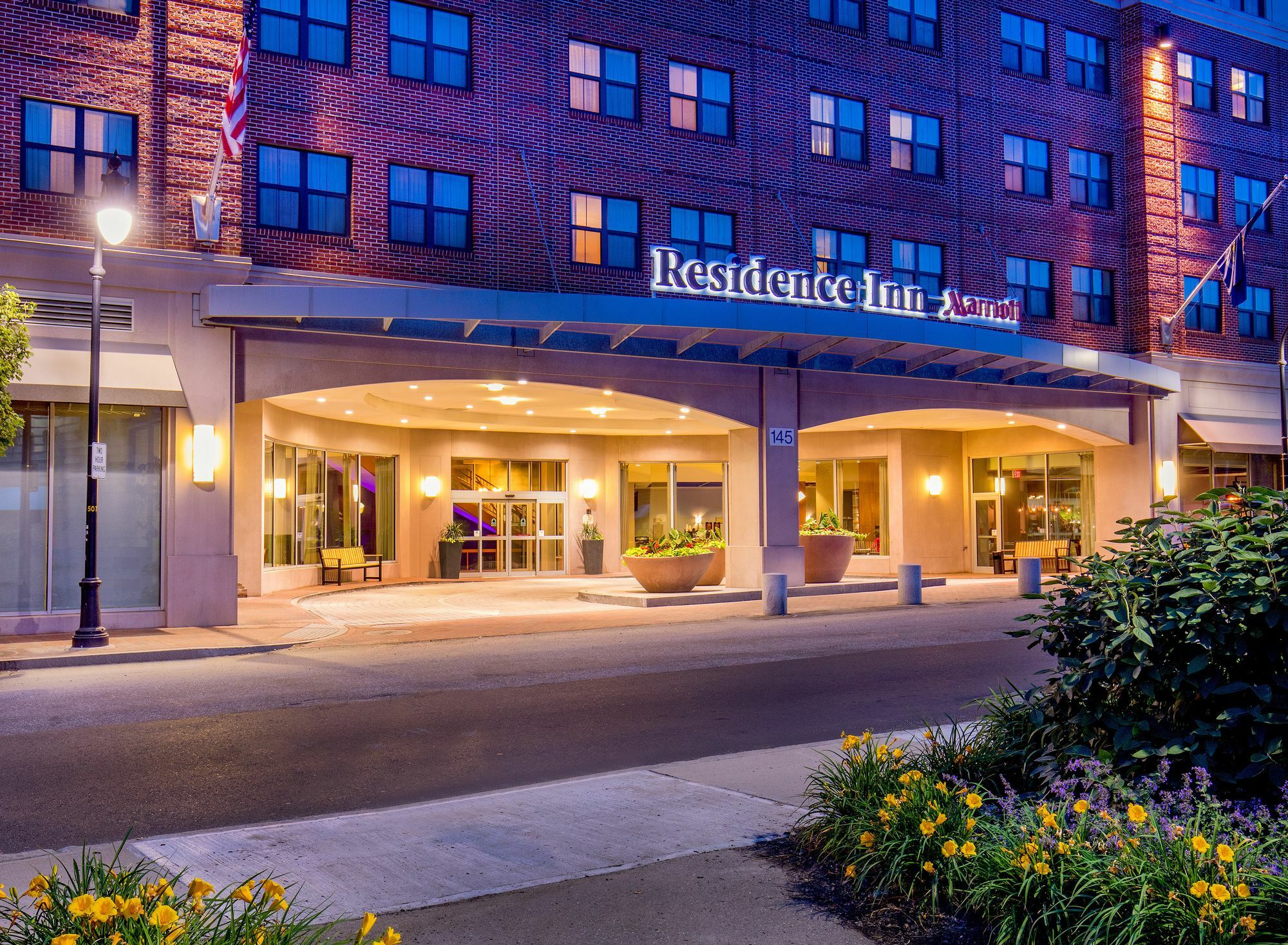 Residence Inn Portland Downtown Waterfront Exterior photo